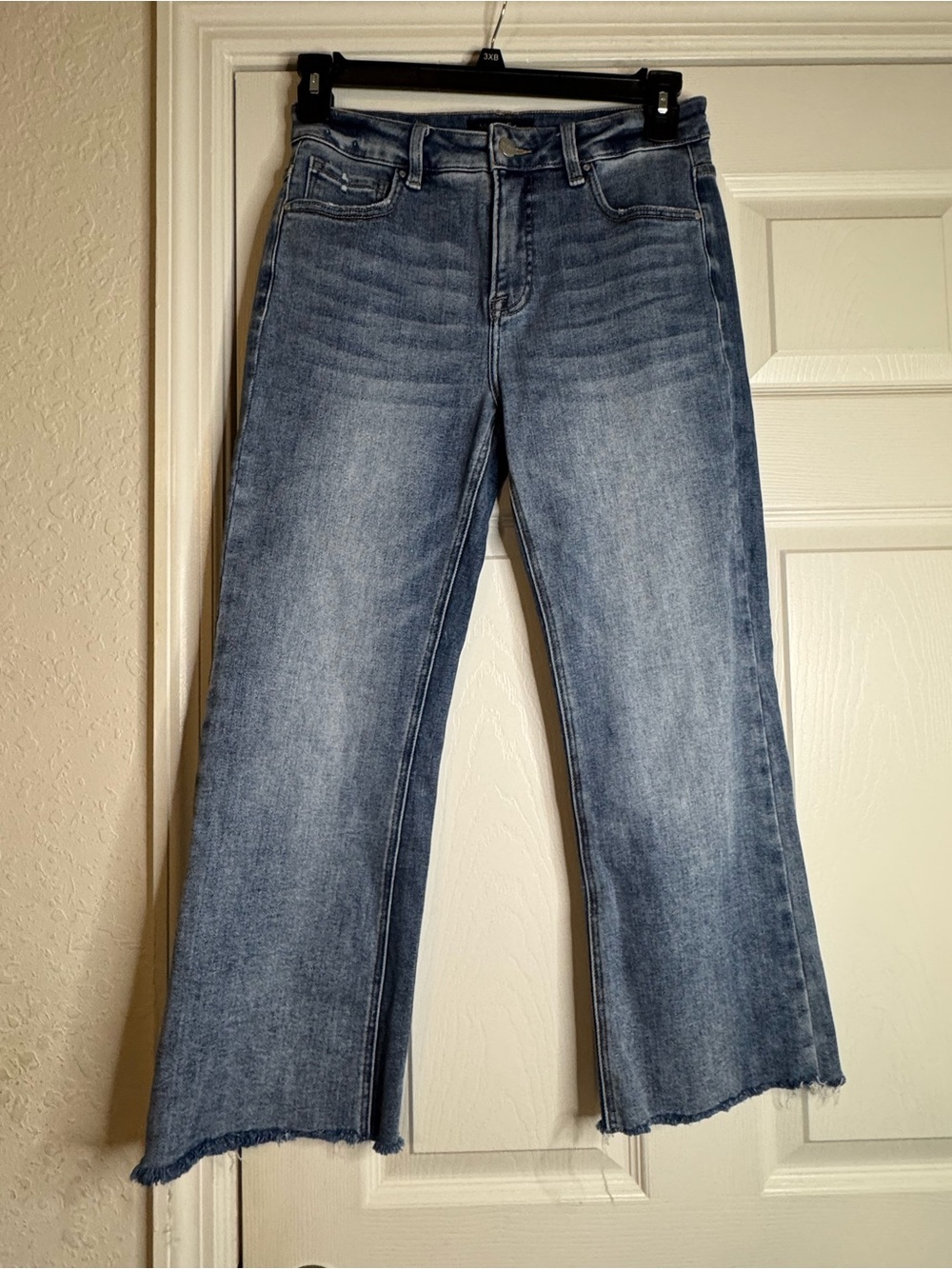 Women’s Mid Wash Blue Straight-Leg Jeans